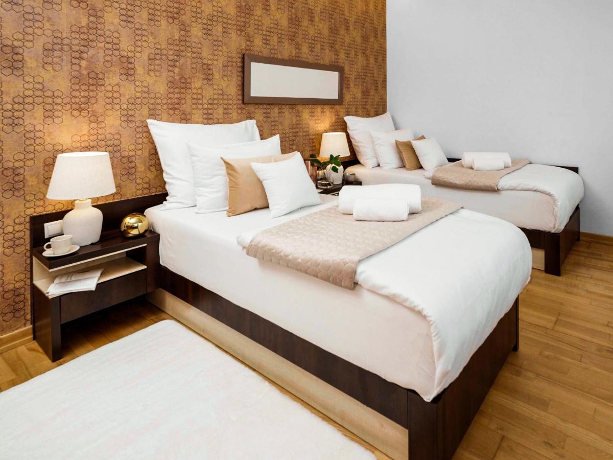 Dikul Market Square 3*